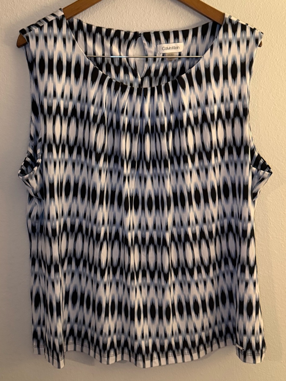 Calvin Klein Black & White Sleeveless Patterned Blouse